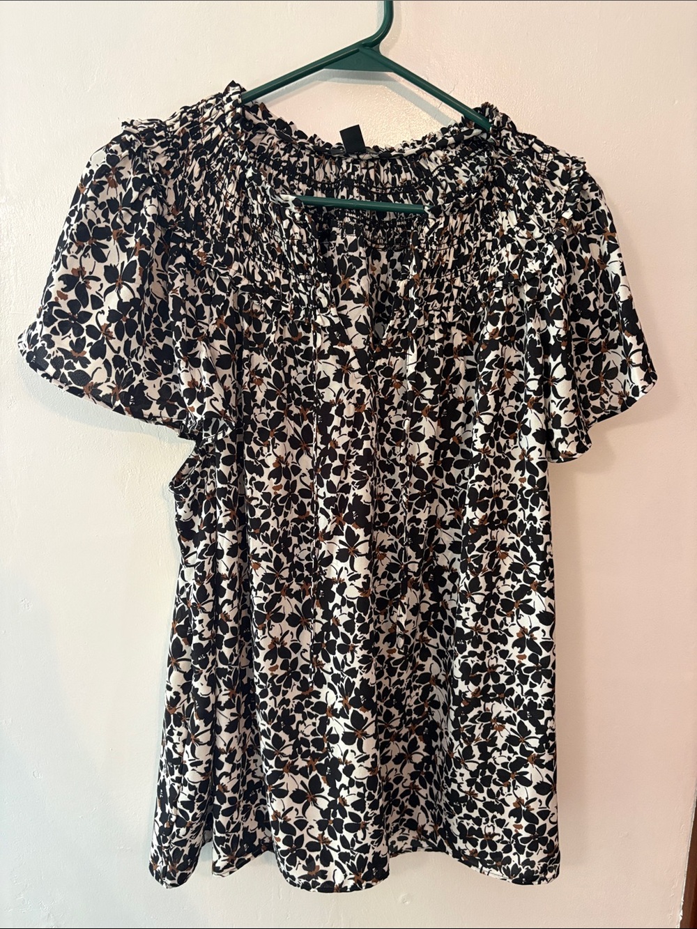 Ann Taylor Black & White Floral Smocked Neck Blouse Size XL